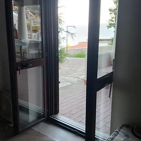 Sotto La Torre E Sopra Il Porticciolo Isola di Ustica