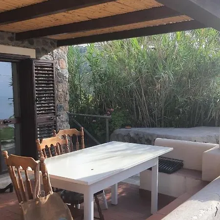 Sotto La Torre E Sopra Il Porticciolo *