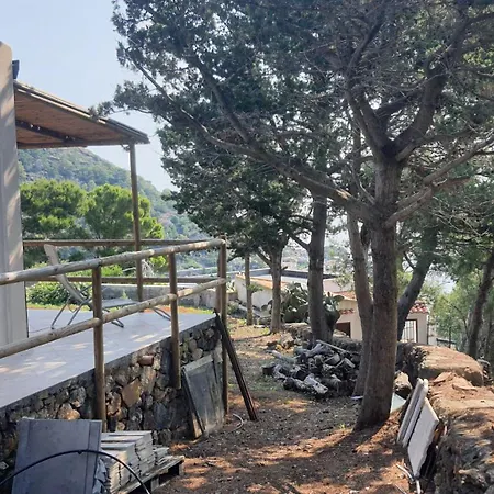 Sotto La Torre E Sopra Il Porticciolo 3*