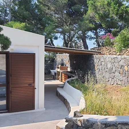 בית הארחה Sotto La Torre E Sopra Il Porticciolo Isola di Ustica