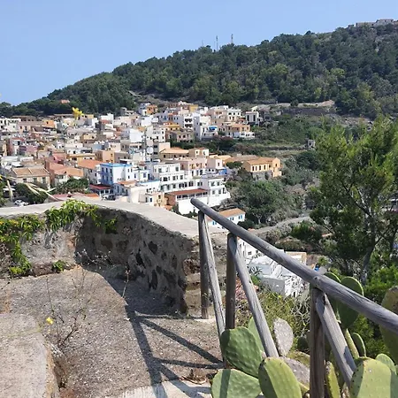 בית הארחה Sotto La Torre E Sopra Il Porticciolo