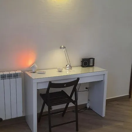 Sotto La Torre E Sopra Il Porticciolo בית הארחה