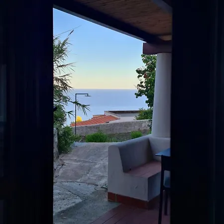 Sotto La Torre E Sopra Il Porticciolo Guest house *